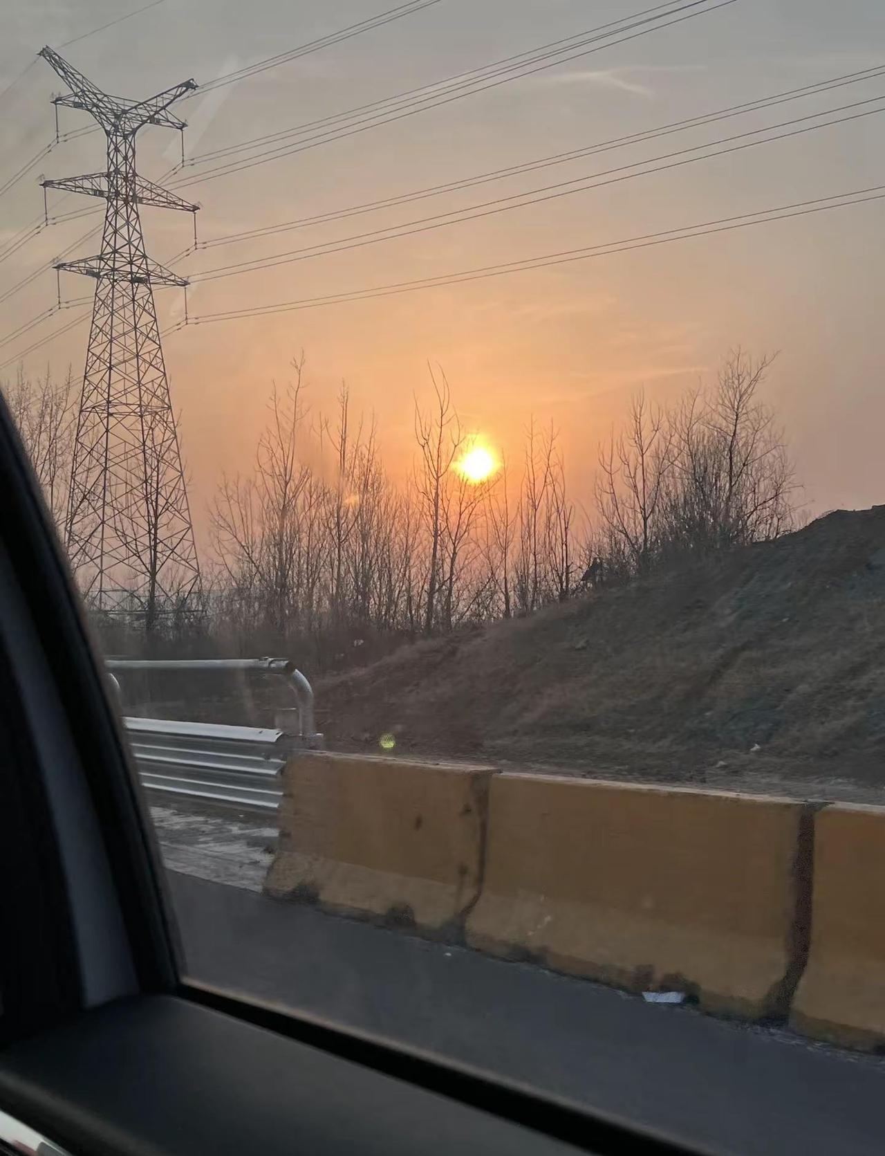 看够了家乡的田 向往远方的海 后来发现 原来吾心安处即是故乡.