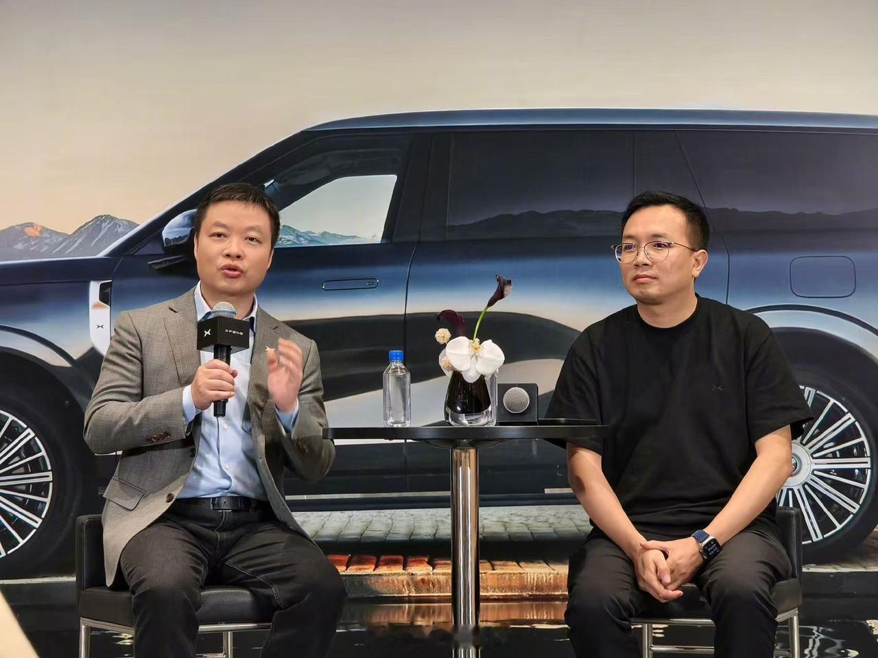 在同场媒体对话中，何小鹏透露，作为小鹏首款全尺寸旗舰 SUV，GX 的销量目标锁