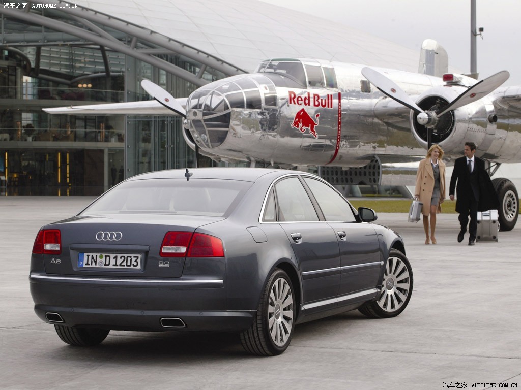 好车分享 20年前的第二代奥迪A8 W12的版本都不到2吨重。 