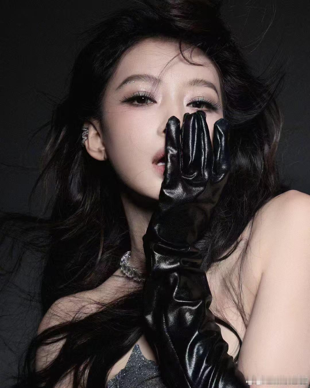 孙怡孙怡安慰张慧雯乘风2026谁看了不夸一句孙怡！温柔化解矛盾，安慰慧雯超细心 