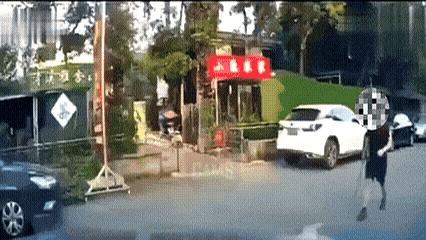 司机最后终于清醒了。
这事儿说白了，就是一开始太想靠近，结果把自己绕进去了。
有