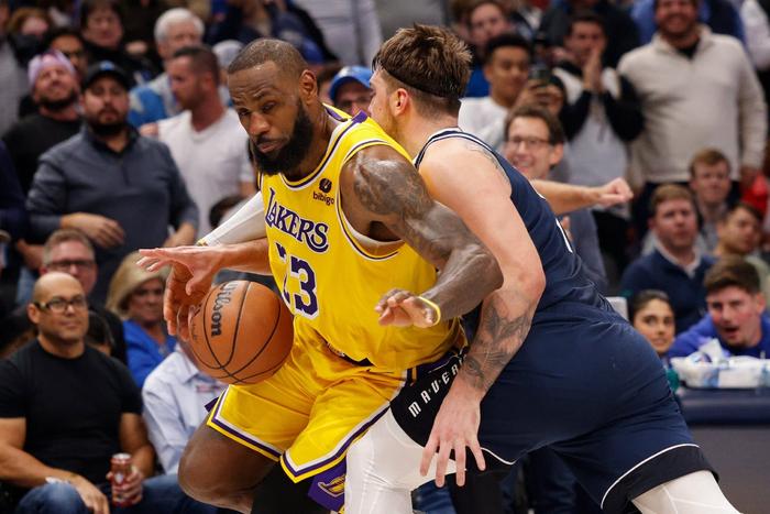 湖人双喜临门！
 
4月6日，洛杉矶湖人队在客场对阵达拉斯独行侠队的常规赛中以1