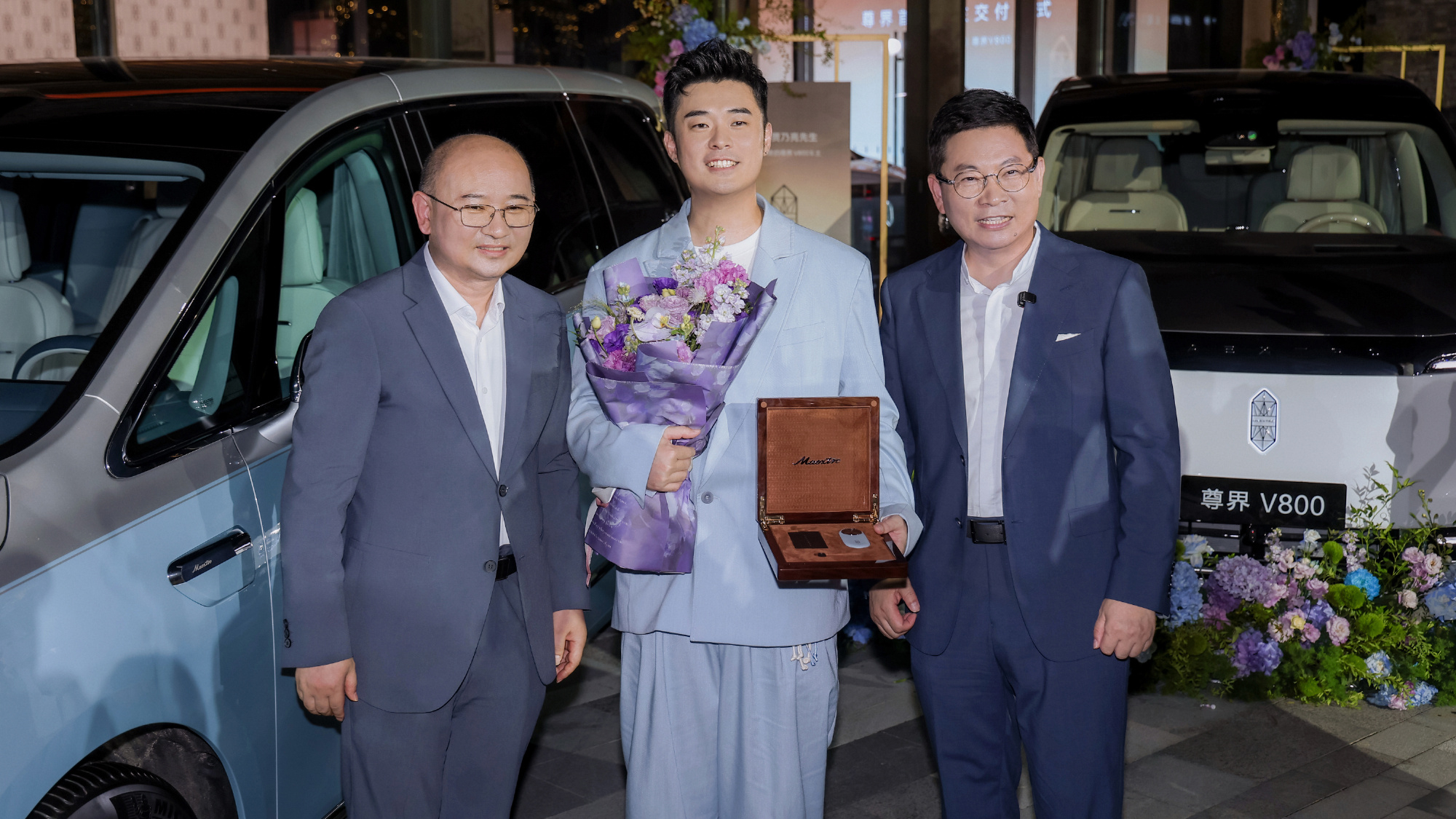 尊界S800典藏大观和V800的明星车主们，[赞] ​​​