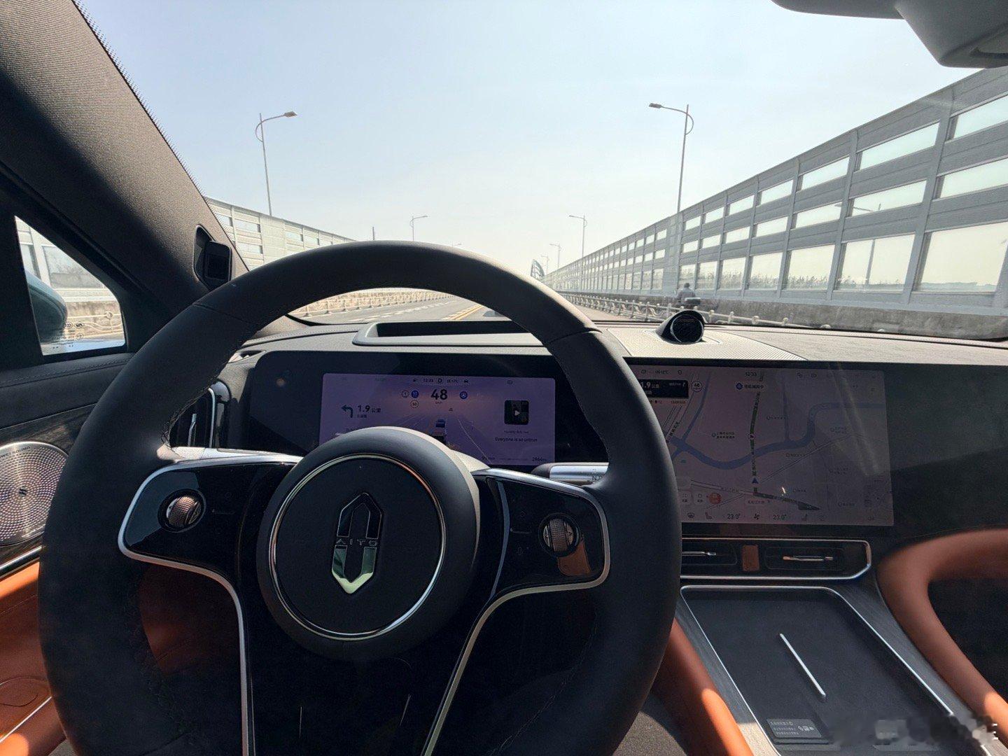 新年第一个愿望实现了带家人在上海问界 M9 小蓝灯搞起！ 