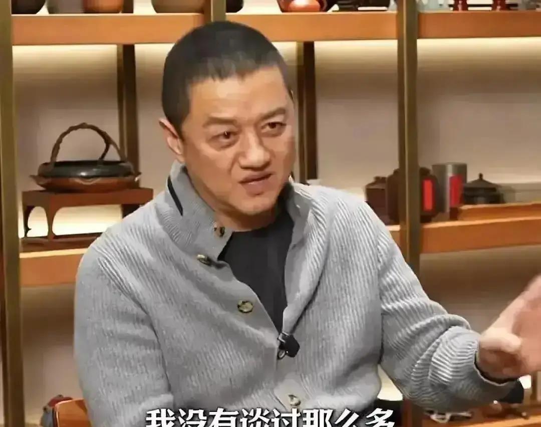 19岁差婚姻，三年散
 
搬出大别墅那天，海哈金喜没掉泪，只把女儿的小木马塞进纸