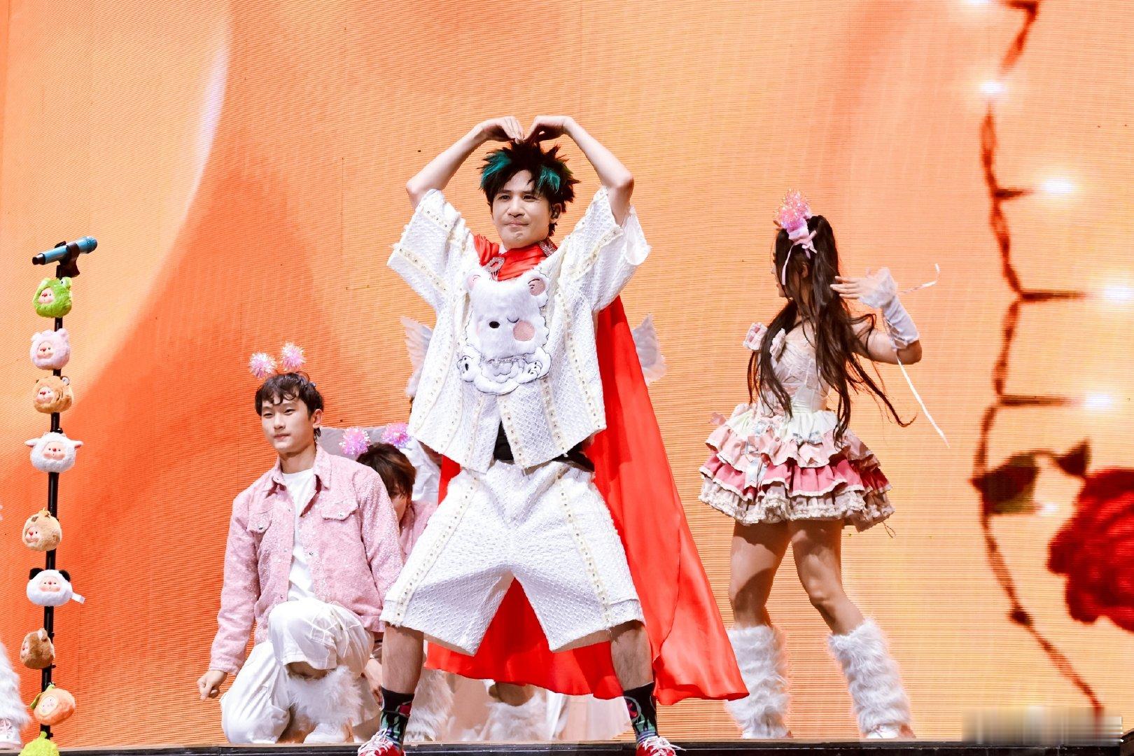 是大张伟的新巡演我们有救了 生活迷茫就来看大张伟演唱会快乐补给站已上线！大张伟新