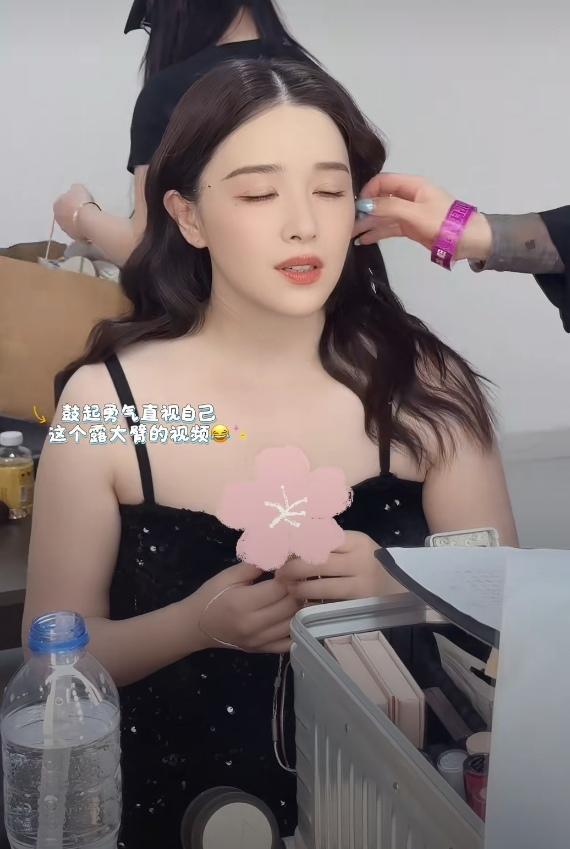 阚清子乘风2026日记
精彩无比呀……

4月11日，阚清子在个人账号晒出了一个