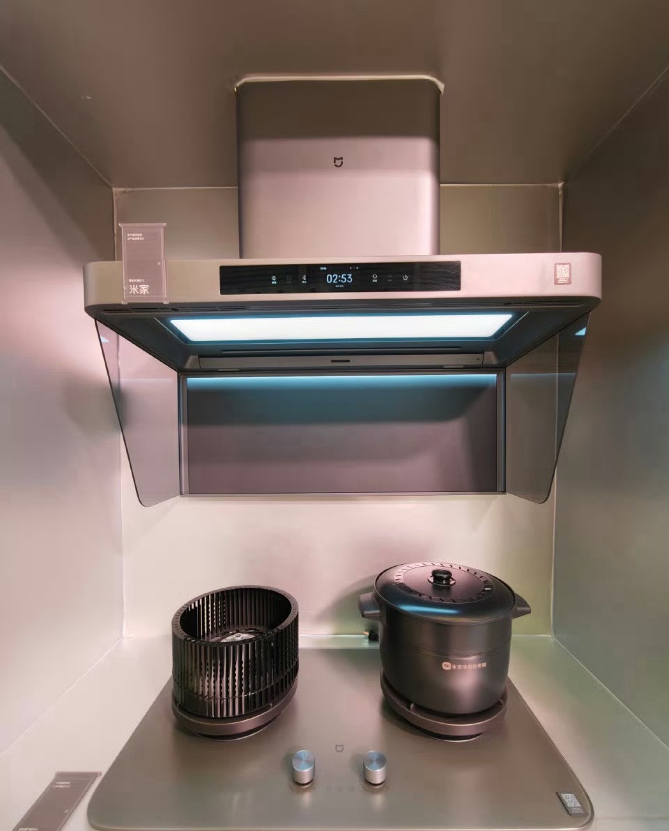 朋友们！刚刚在AWE天猫展台溜达，突然被一句话击中心巴——“就是小的伟大”。救命