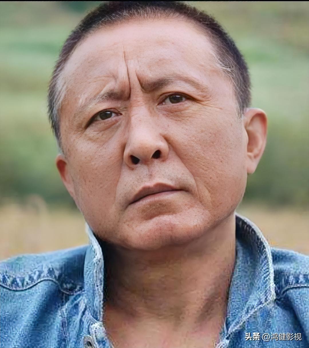 该演员长得不出色，演技却“炸裂”。话不张扬，技艺自扬。大家还记得他吗？
他今年5