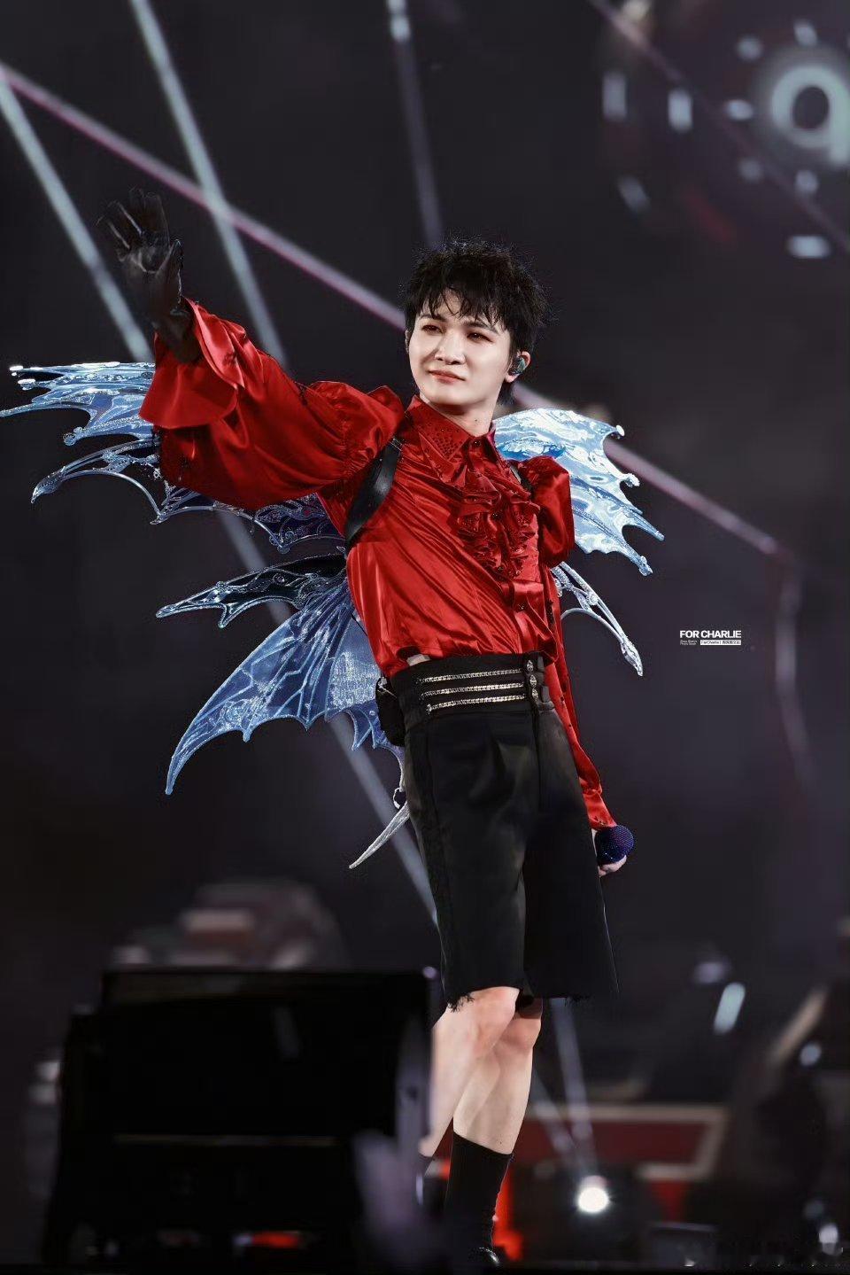 周深要在香港启德体育场12月31号和2026年1月1号连开两场演唱会，谁能抢到票