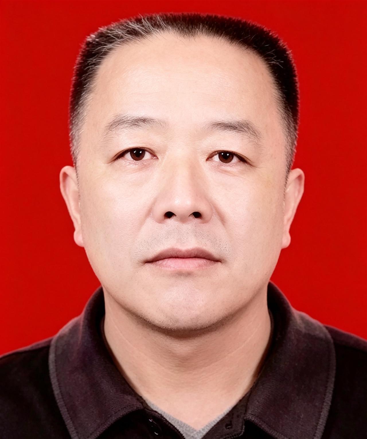 忻军，男，1969年7月出生，江西省南昌市公安局东湖分局扬子洲派出所二级警长。三