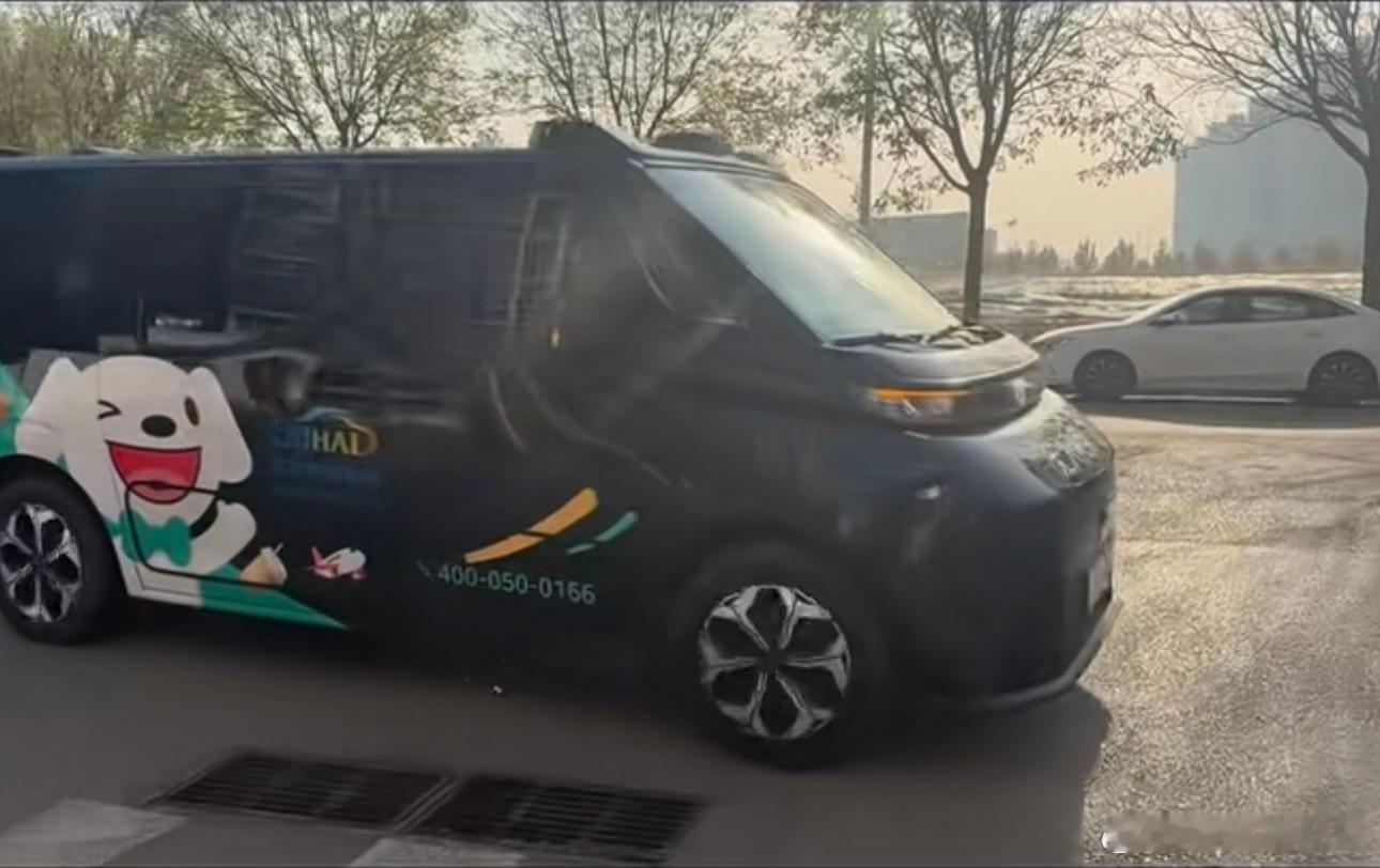 京东最近在内测运营 Robotaxi，已向内部员工开放测试运营使用，半年前注册了