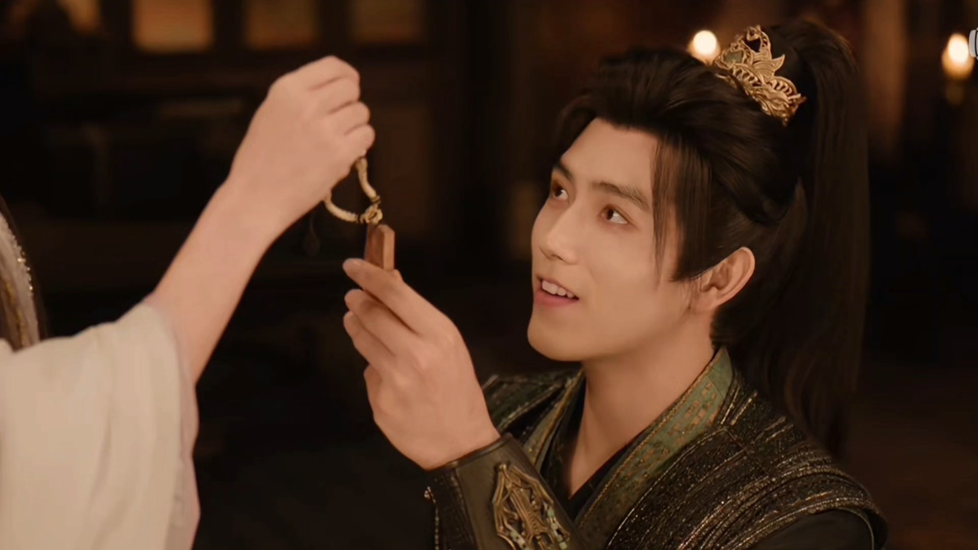 护身符？是狗牌吧！白日提灯