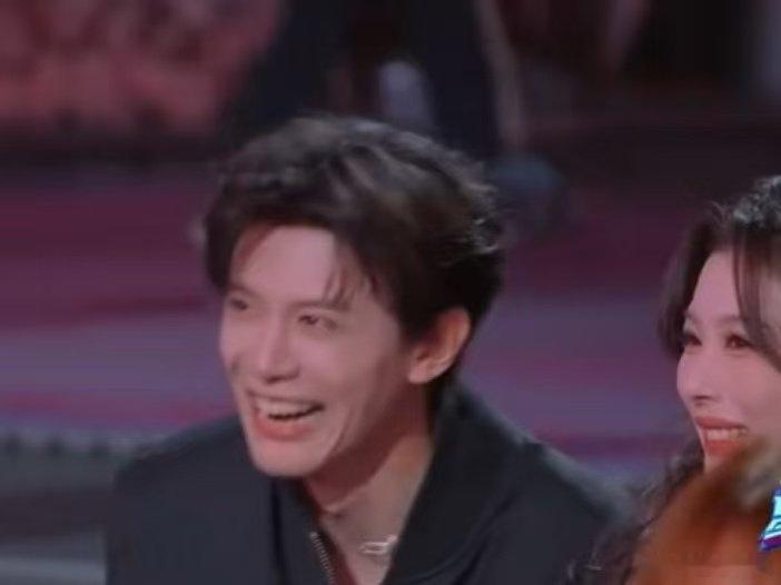 邓凯人老了干什么都心酸你好星期六果然人老了干啥都心酸，邓凯舞台表演直接痛苦面具，