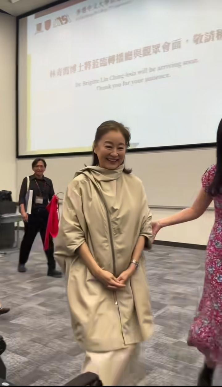 林青霞老了，也五官端正。各个阶段年龄的美，老了以后好慈祥的感觉[捂脸] 500年