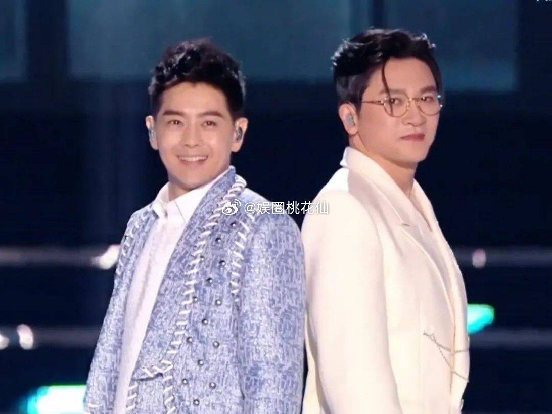 苏有朋和林志颖这对曾经的“绝代双骄CP”多年后再次同台表演，林志颖时隔多年还是有