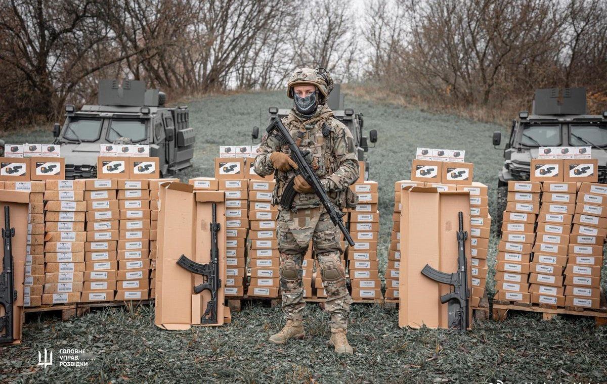 来自荷兰的一位匿名捐助者向乌克兰国防部总情报局（GUR）的六个单位提供了霰弹枪援