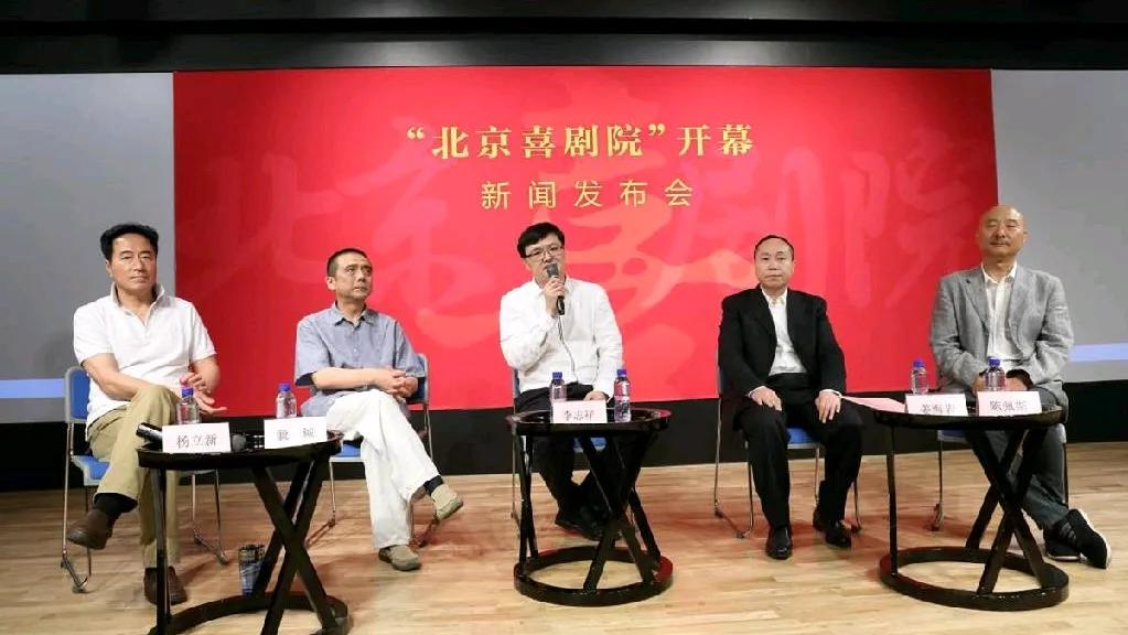 北大教授陈均评《戏台》：“戏台套戏台，民国浮世绘里权力乱舞，艺术成提线木偶。陈佩