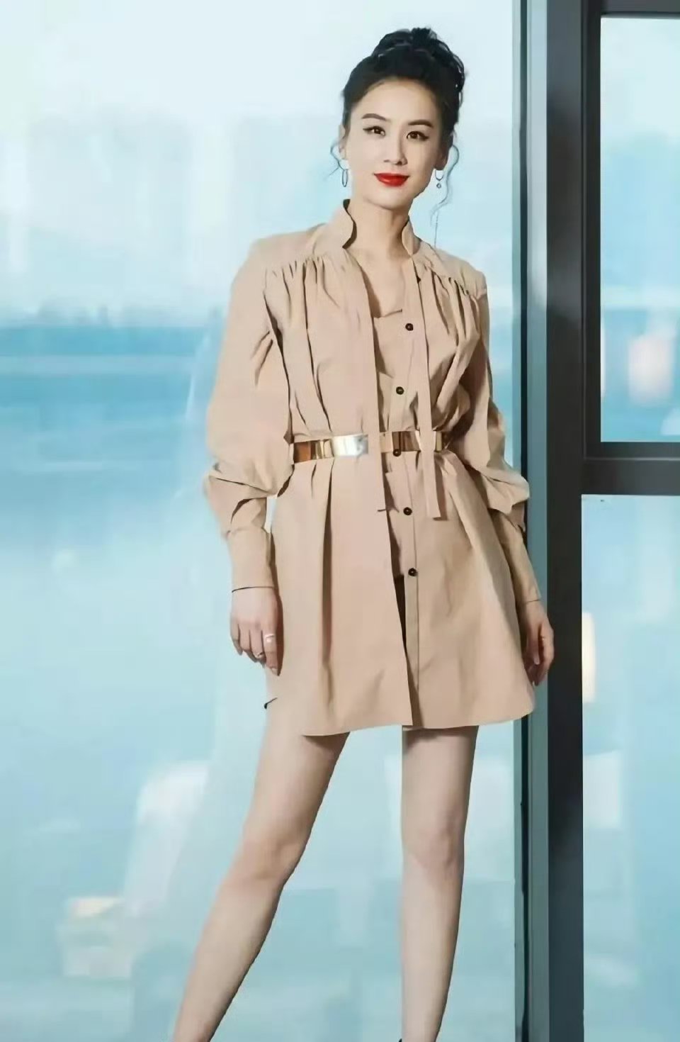 黄圣依是唯一的正常人情绪超级稳定，她很清楚自己想要什么，杨子PUA她，她就当听不