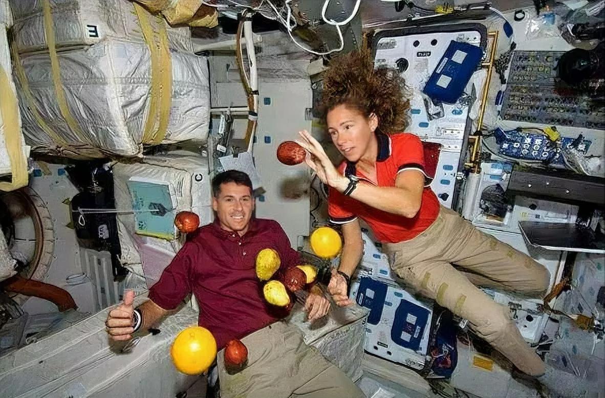 宇航员“上天”之后都吃些啥？
 我们知道太空和地球不同，由于太空失重的特殊环境，