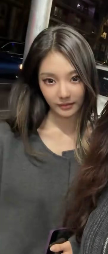 omg…有网友在纽约大学图书馆门口偶遇了宁宁和吉赛尔[期待]好优越的美貌[捂嘴哭