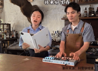 华为平板模拟唐代琵琶伴奏 指尖在屏上流转，竟弹出千年琵琶的韵味，古今碰撞太奇妙！