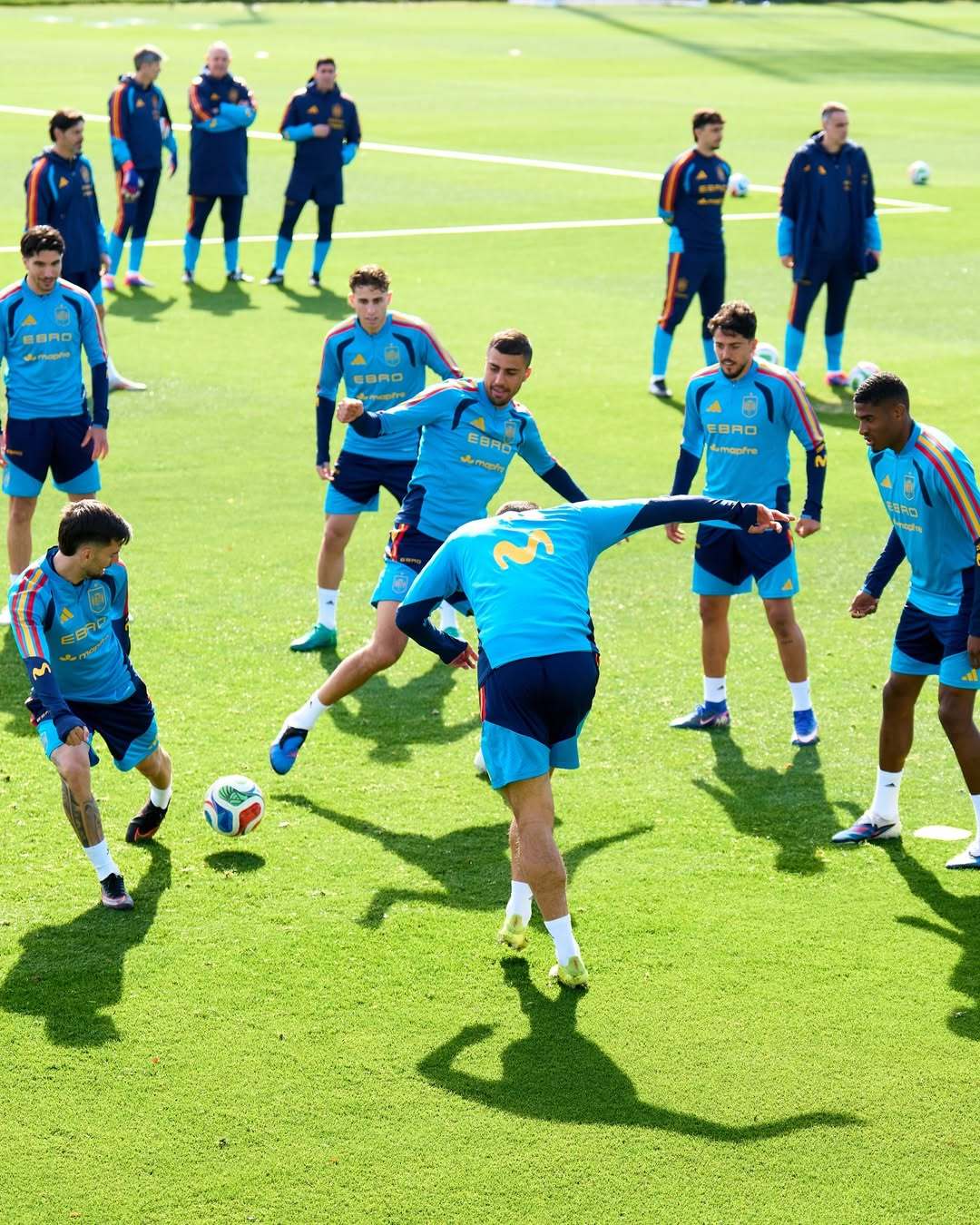 西班牙国家队今日训练。足球世界杯