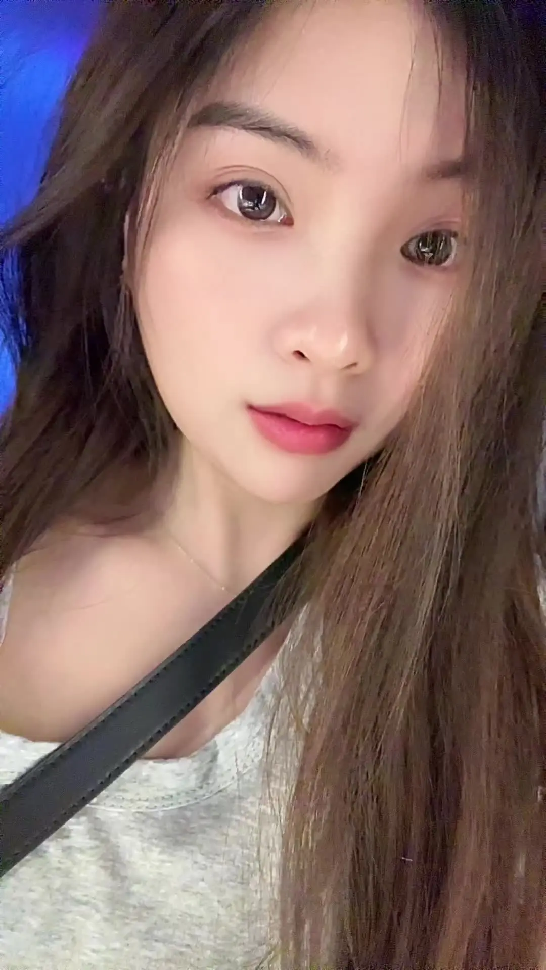 以前感受不到爱意的时候会哭会闹  现在不一样了  会远离.