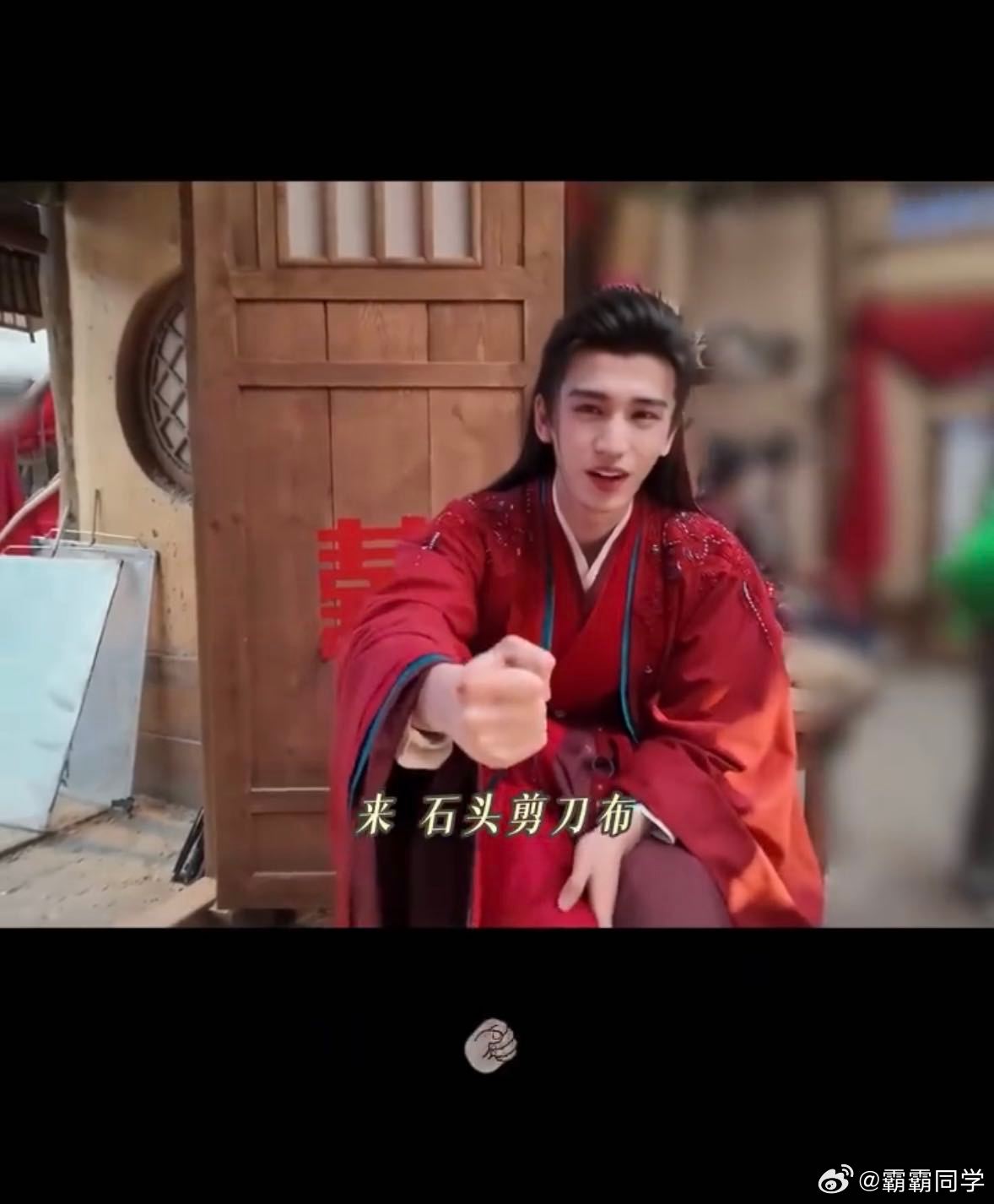 妹妹镜头里的张凌赫 张凌赫在妹妹镜头里也太好看了吧，自然又舒服，和小朋友相处的样