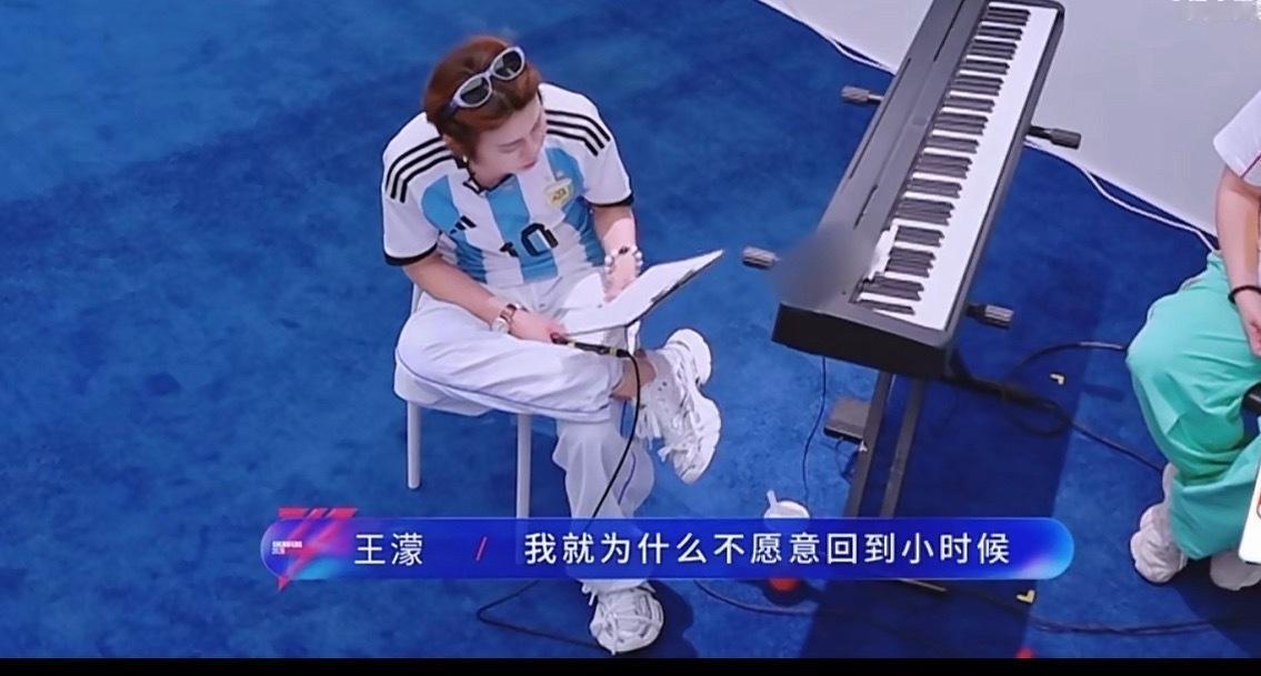 王濛不想回到小时候是因为太苦了 王濛不想回到小时候是因为太苦了！！！王濛谈不愿意