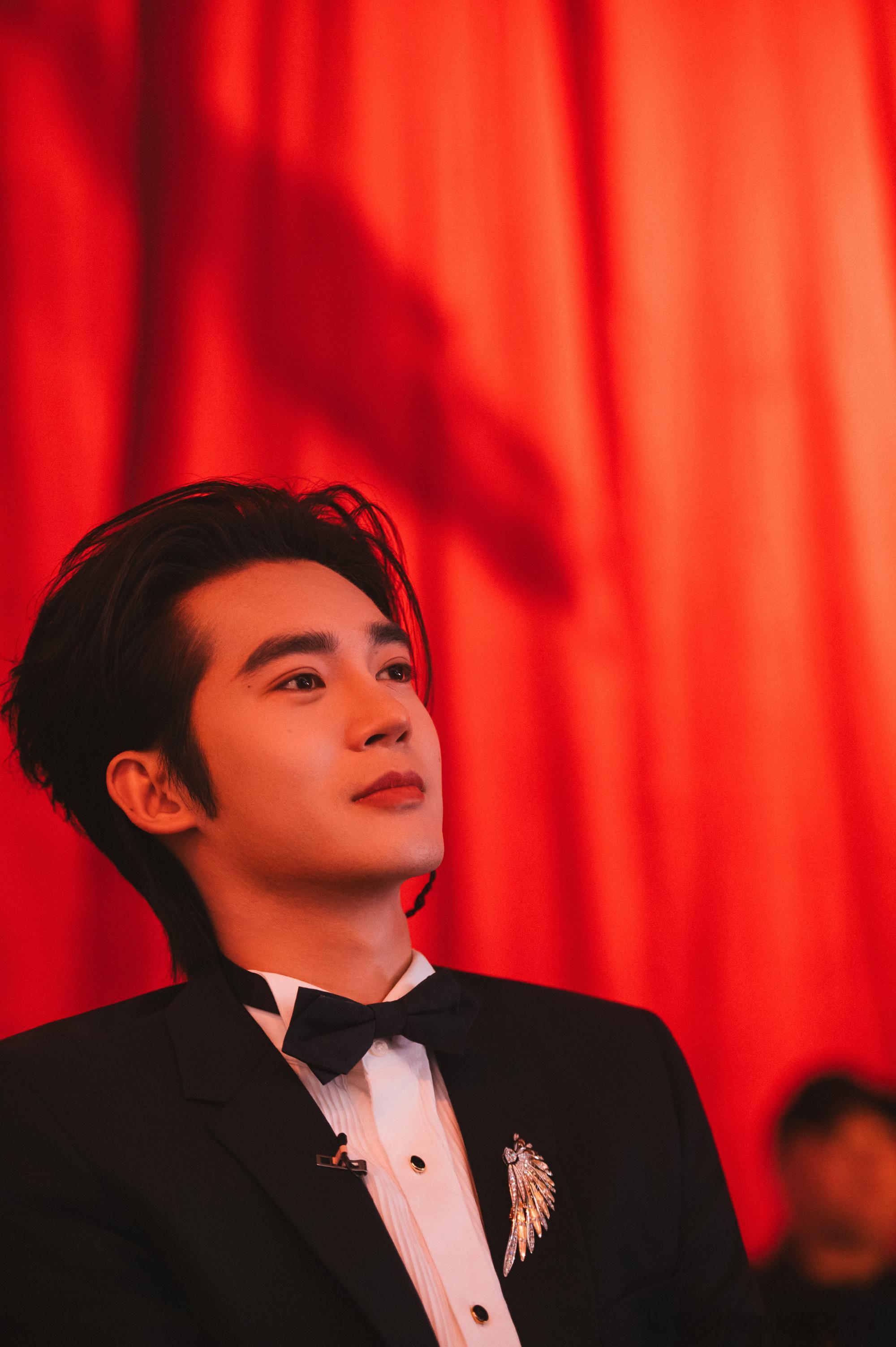 于适CMG中国电影盛典舞台照，光彩照人！ 