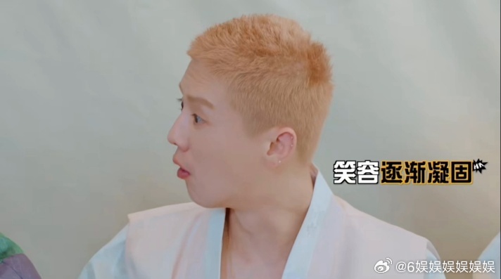 鹿晗从嘻嘻到不嘻嘻鹿晗你怎么不笑了哈哈哈哈哈 你们觉得综艺答题环节的预判反差，是