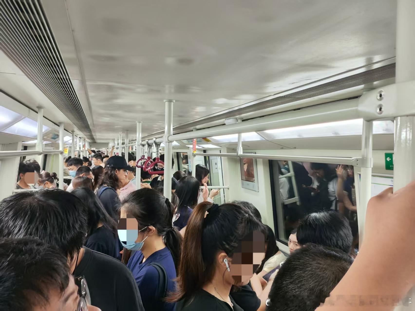 广州地铁网友：2026年8月31日（周一，广州多云转阴，有小到中雨局部大雨，25