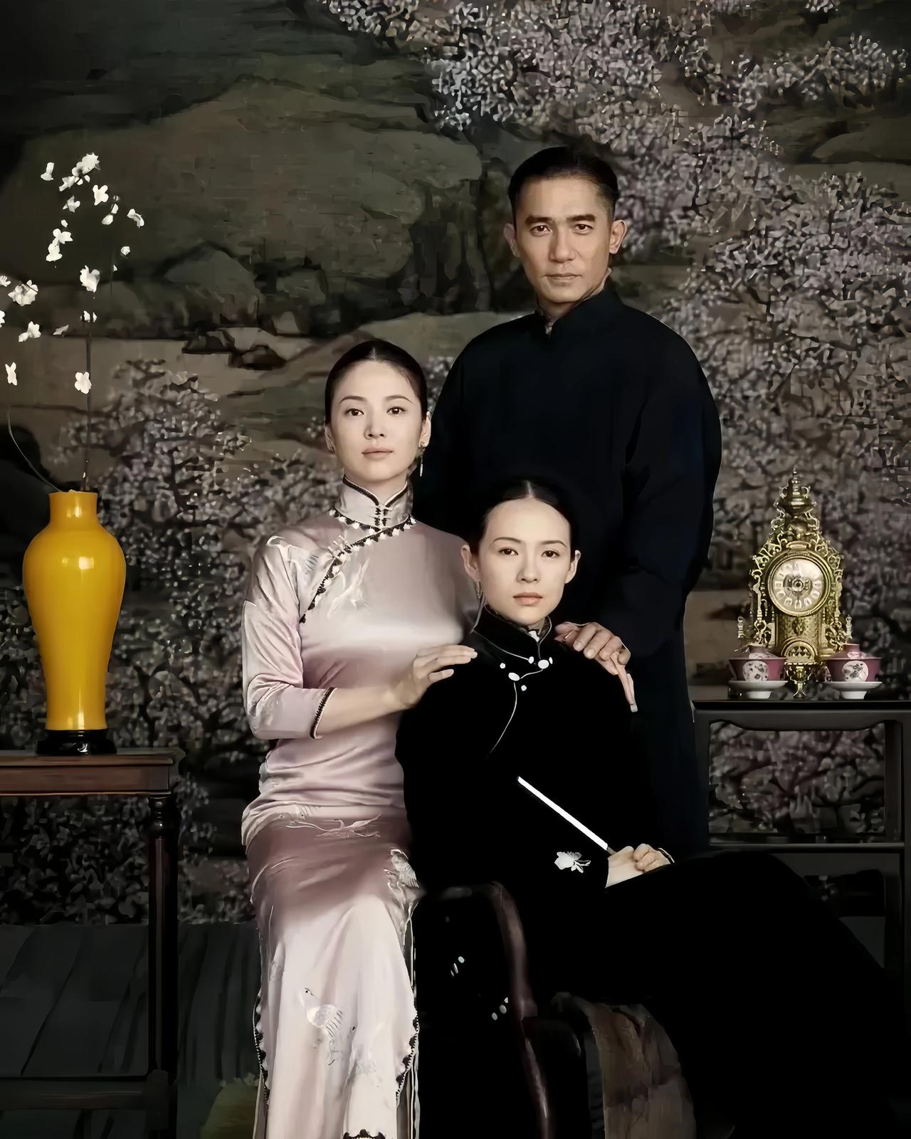 他们三人一张美照。坐着的太霸气了。#2月图文动态激励计划#
