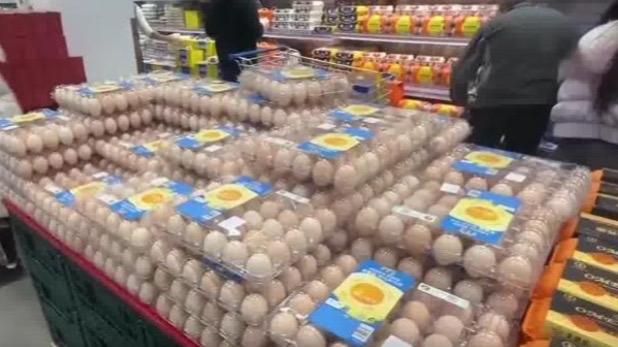 上海市消保委对30款鸡蛋样品开展比较试验，结果显示样品单价差距超13.5倍。值得