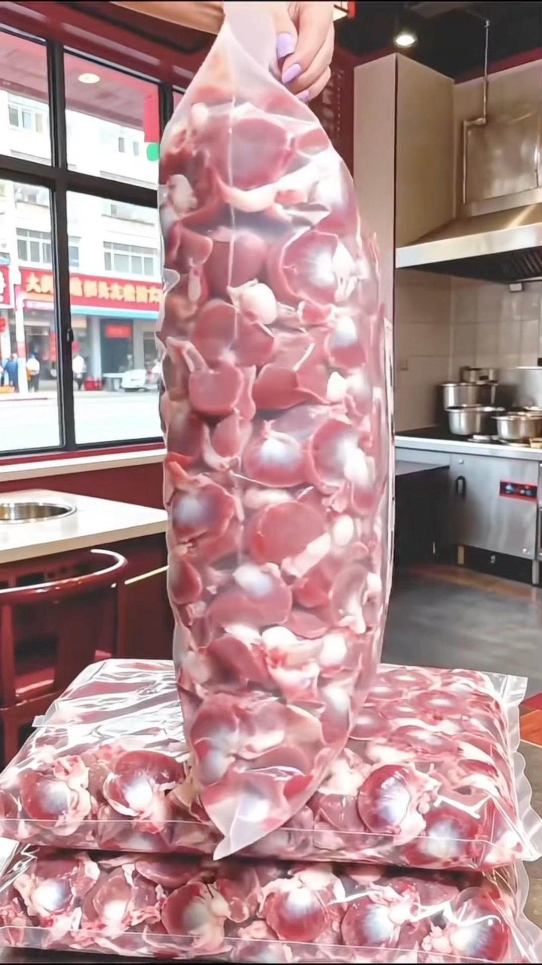 新鲜鸡胗这口脆爽谁能拒绝啊！处理干净，一点腥 味，不管是是爆炒还是卤煮...