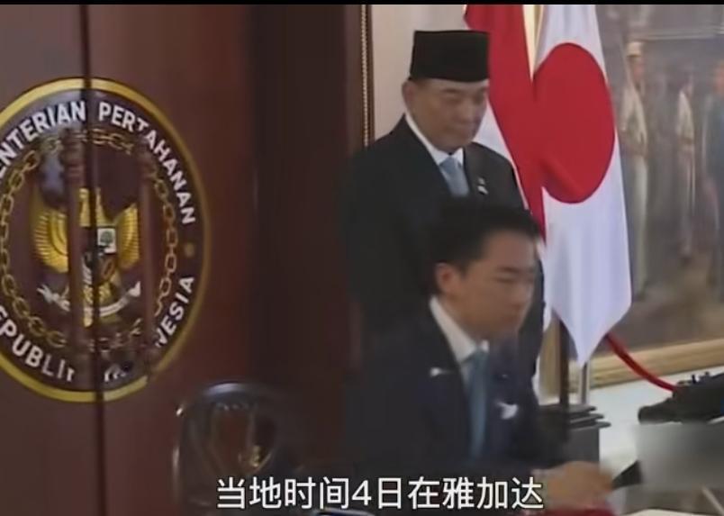 意大利刚把退役航母“朱塞佩·加里波第”号白送给印尼，这还没捂热乎，印尼转头就要砸