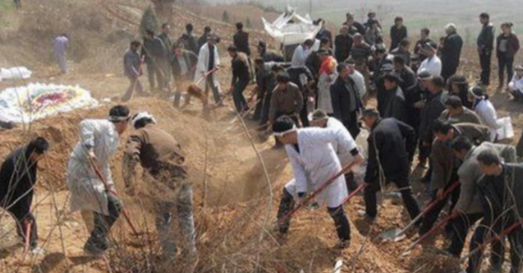 为何说土葬比火葬更可怕？人死后，身体还是活的，99%的人都不知道，尸体下葬后的一