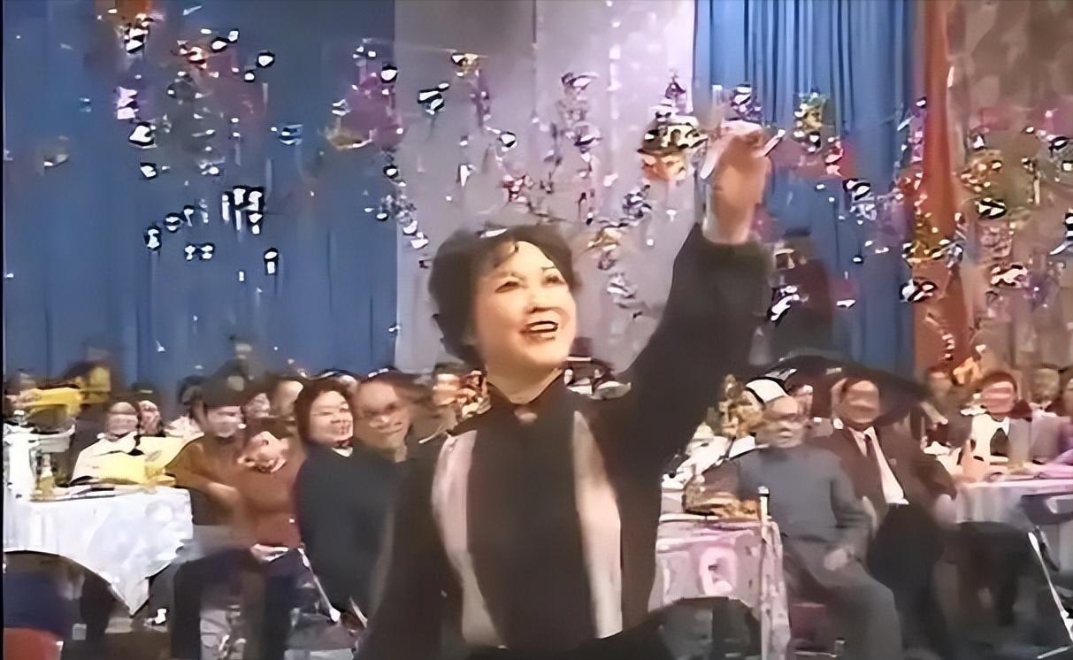 李谷一与1983年春晚：一曲乡恋，半生情怀

1983年除夕首届央视春晚悄然启幕