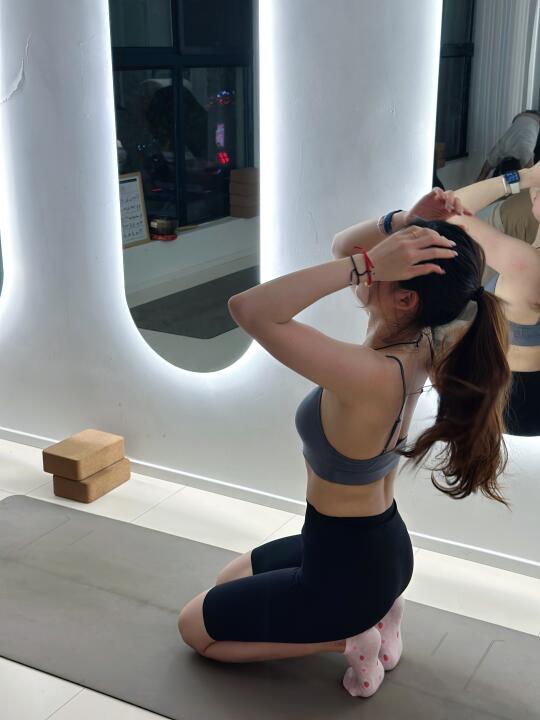 柔韧且有力量的瑜伽女孩❤️