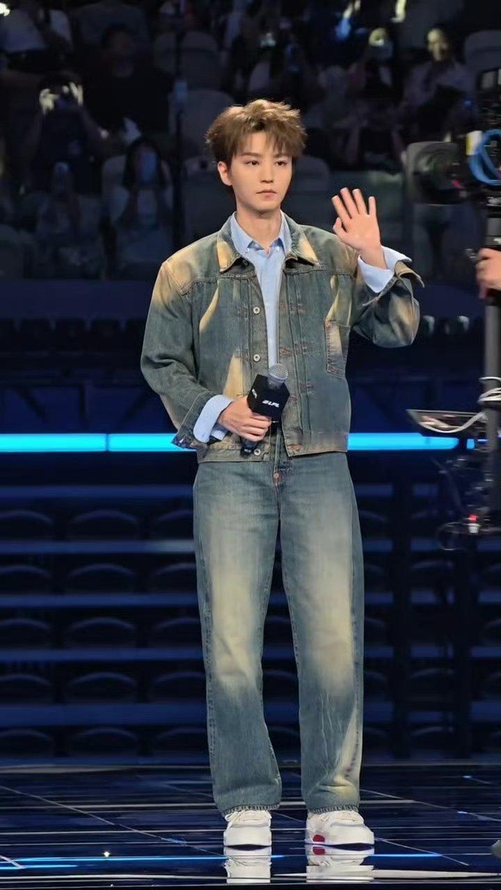 王俊凯帅成这样让不让人活了电竞文男主王俊凯王俊凯帅成这样让不让人活了 ​​​