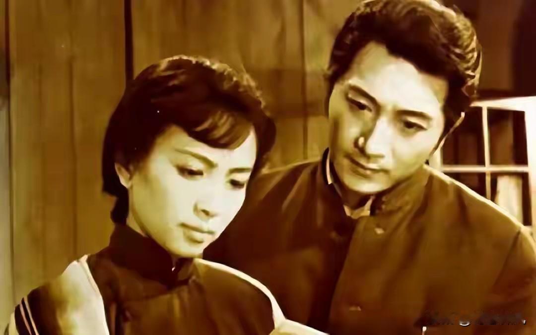 17岁倾心8岁孩童，他用八年等待，终得圆满
 
17岁的他对八岁的她一见倾心，他