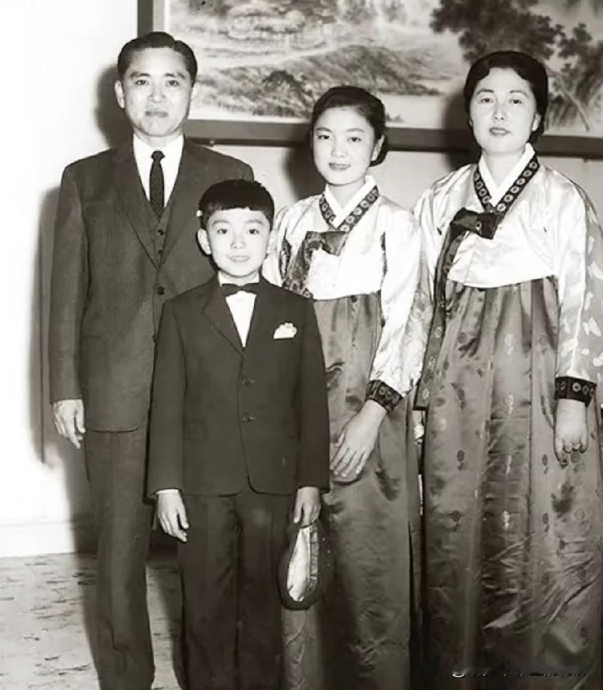  出身政界名门嫁入三星，洪罗喜是如何稳固三星家族地位的？