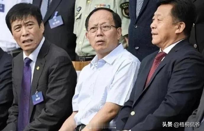 苟局、杜书记、程序员，体坛捞钱“铁三角”悉数被抓，出来混迟早要还的。