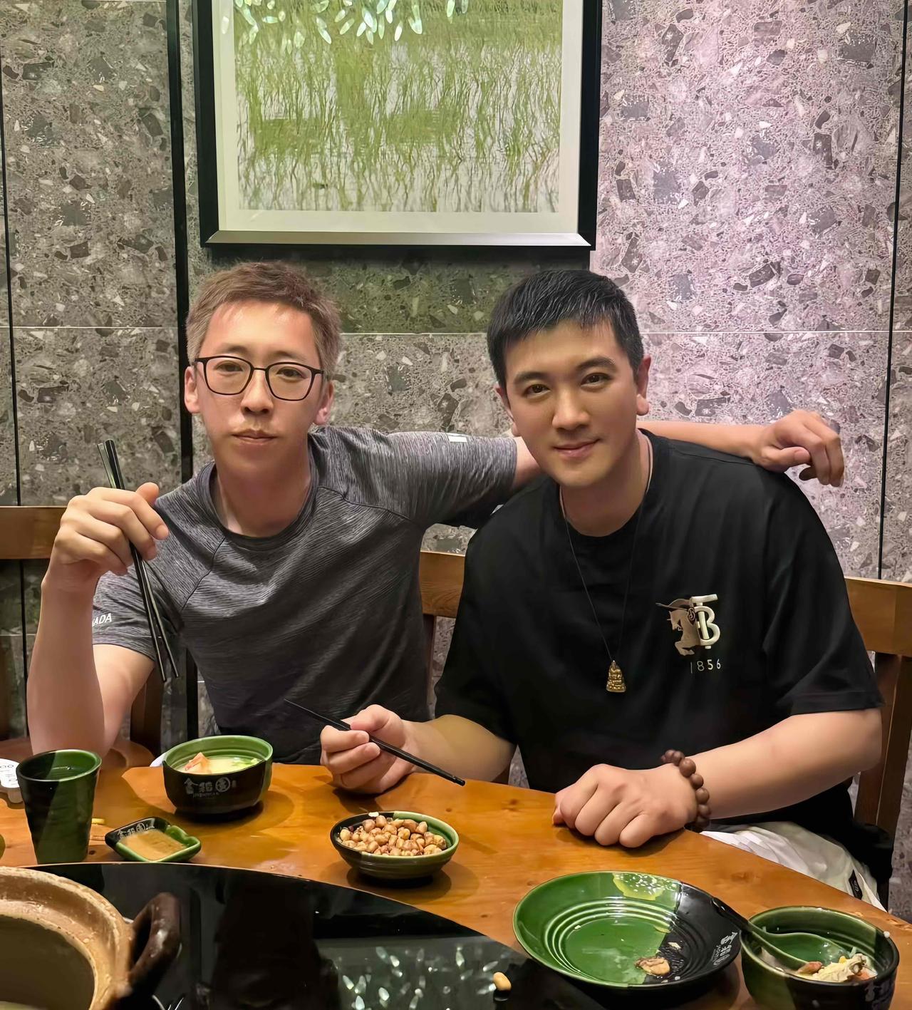 杨子与留几手，一盘花生米喝一宿，看着朋友挺多的，真正想找个聊得来的朋友，发现也就