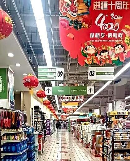 “问一句社保，老板直接翻脸。”杭州大关永辉超市面试现场，26岁姑娘小赵刚开口，店