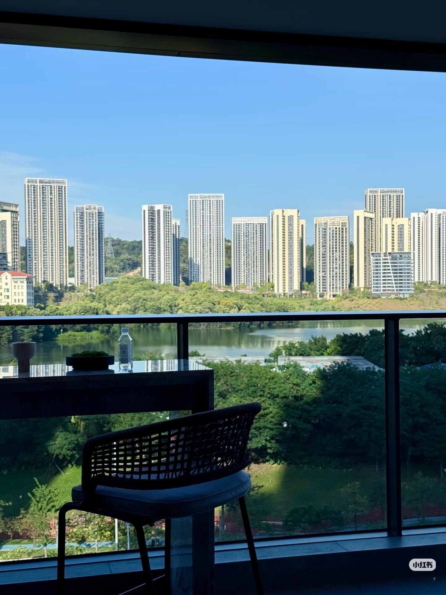 坂田新房的湖景，看着还是不错的。 