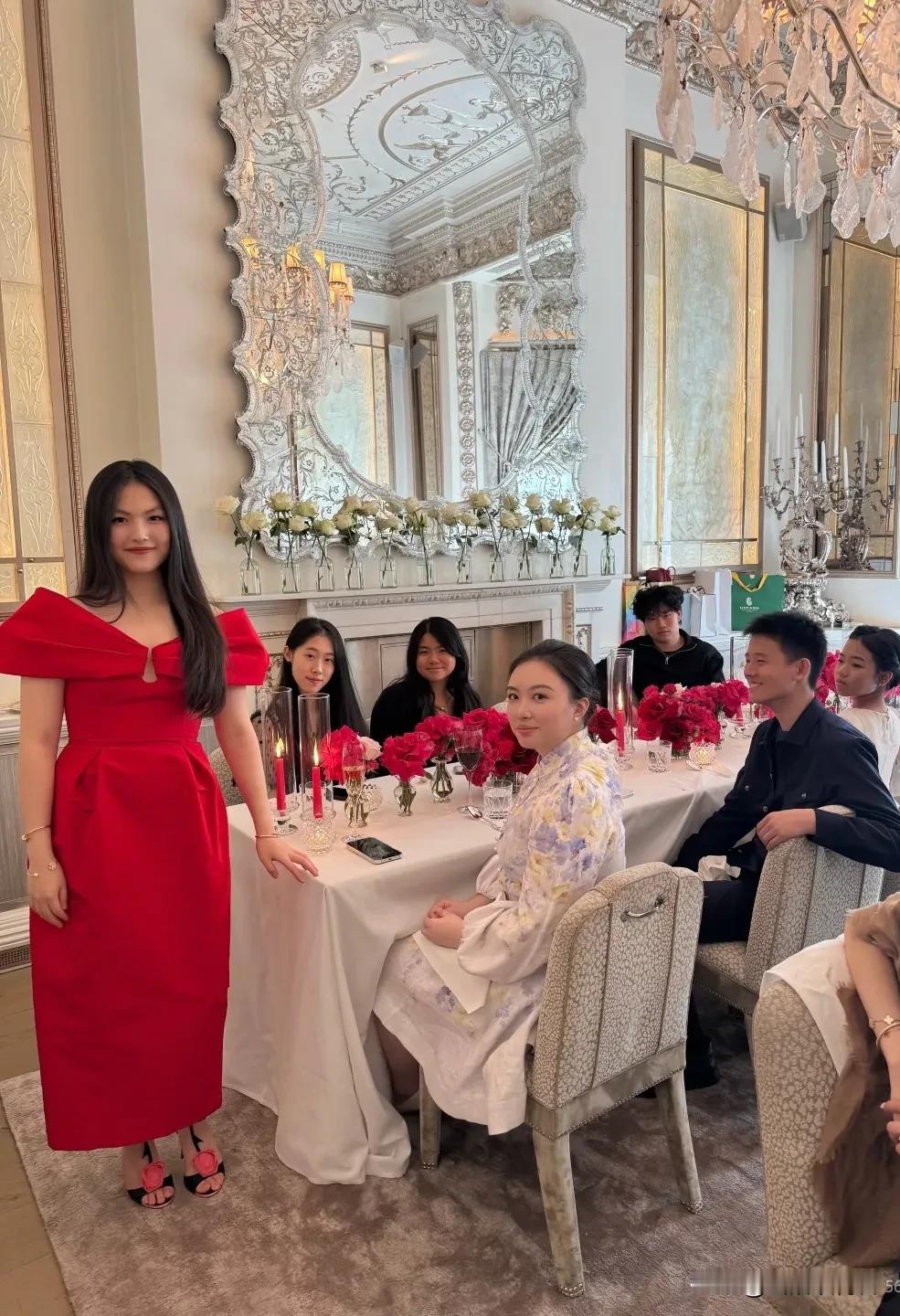 李湘真的是太高调了，女儿16岁生日庆祝花费至少五六十万。单单衣服就花了几十万，简