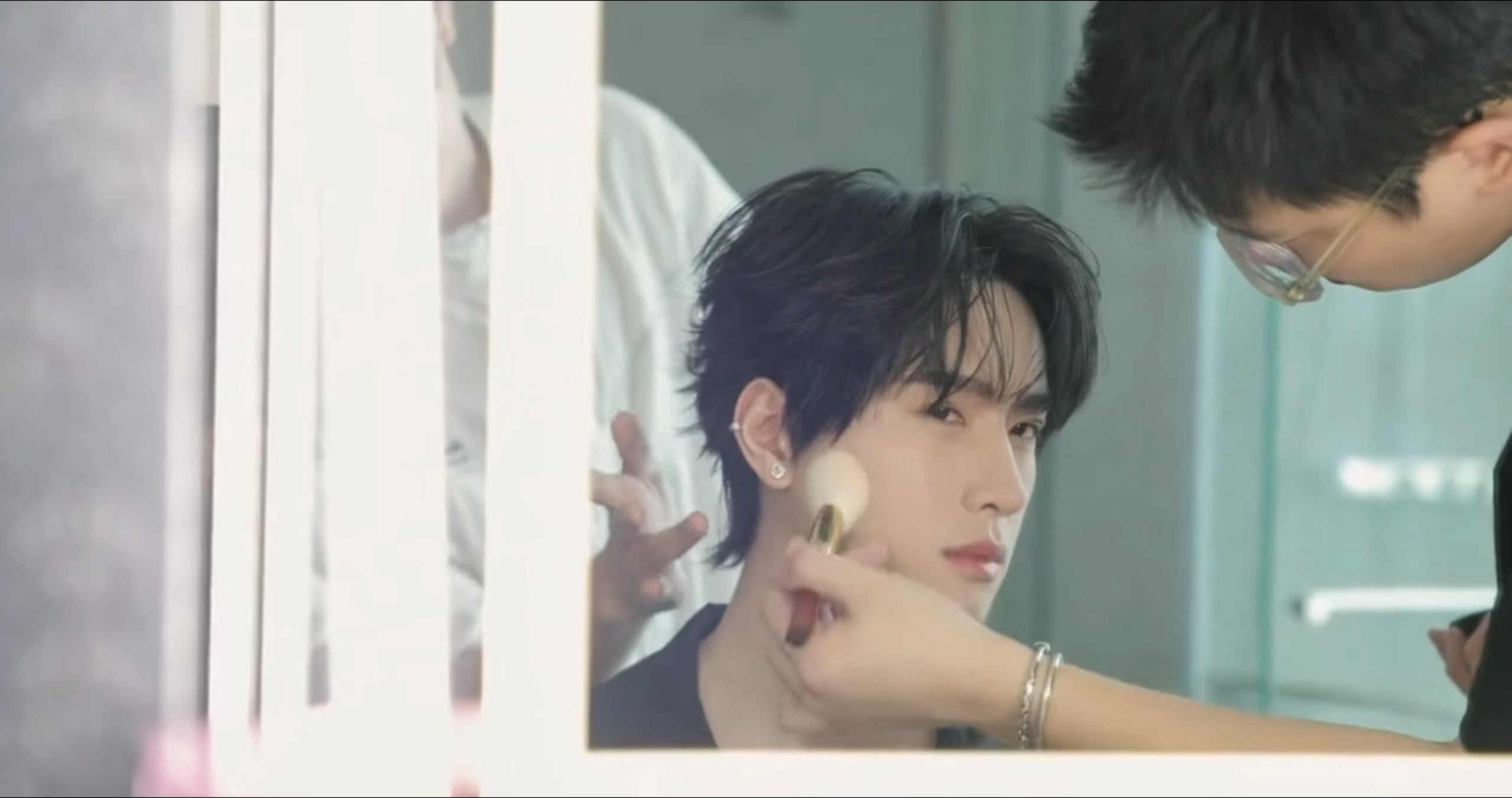 展丞  喜欢看一些妆发time🤏🏻腐颜一的洋娃娃时间🥰 