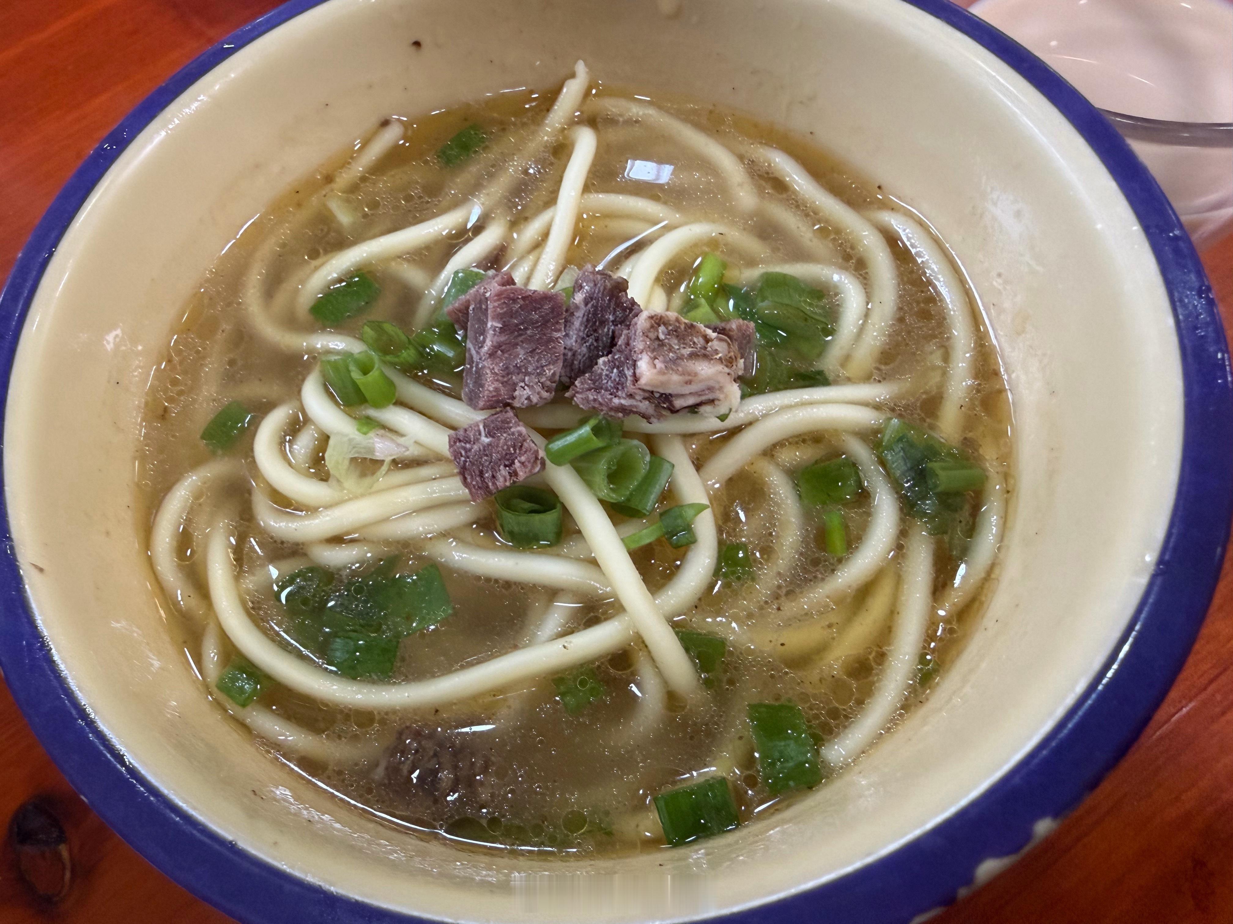 标准葬式早餐：葬面+藏鸡蛋+牛肉饼 
